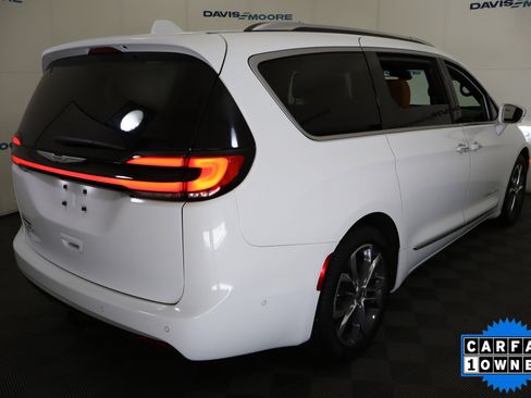 Used 2022 Chrysler Pacifica Pinnacle image 6
