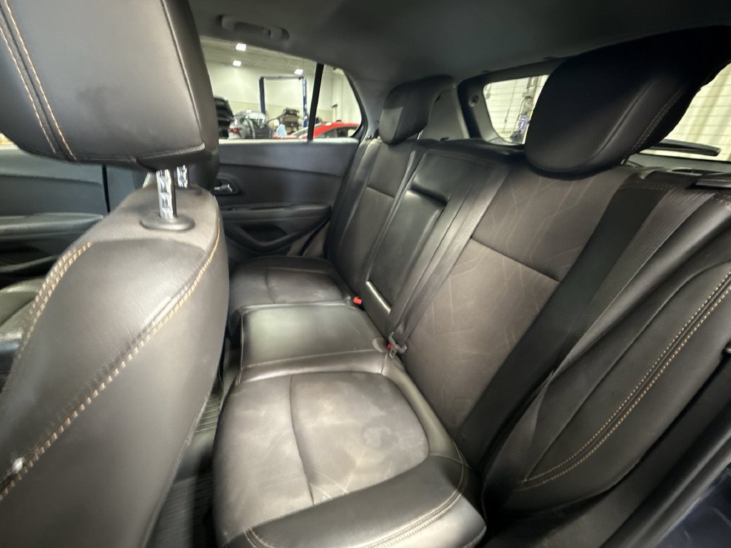 Used 2018 Chevrolet Trax LT w/ Sun & Sound Package FWD image 26