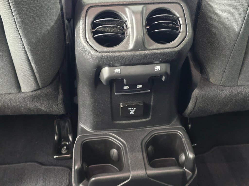 Used 2025 Jeep Wrangler Unlimited Sahara AWD/4WD image 20
