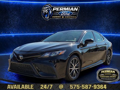 Used 2023 Toyota Camry SE FWD image 1