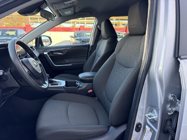 Used 2025 Toyota RAV4 XLE FWD image 26