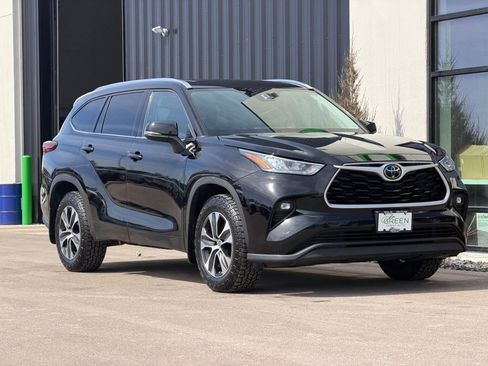 Used 2020 Toyota Highlander XLE image 4