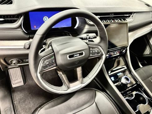 Used 2023 Jeep Grand Cherokee Limited AWD/4WD image 16