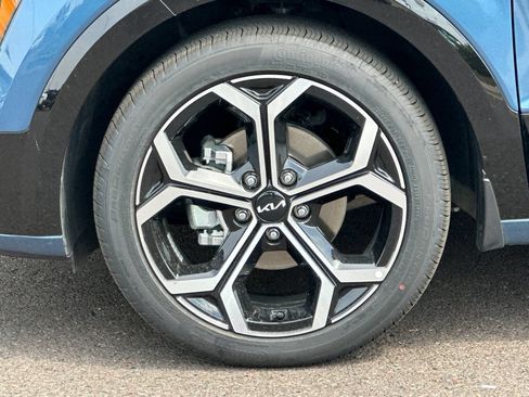 Certified 2025 Kia Niro EX Touring FWD image 25