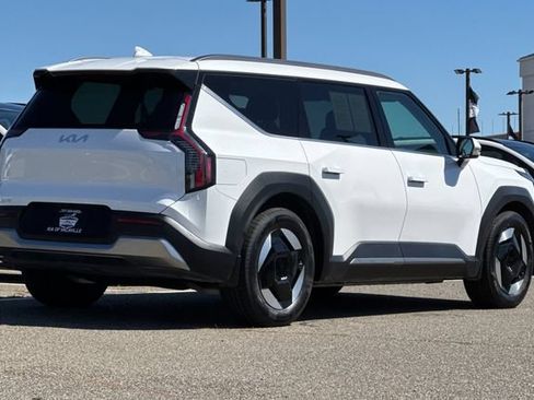 Certified 2024 Kia EV9 Wind AWD/4WD image 5