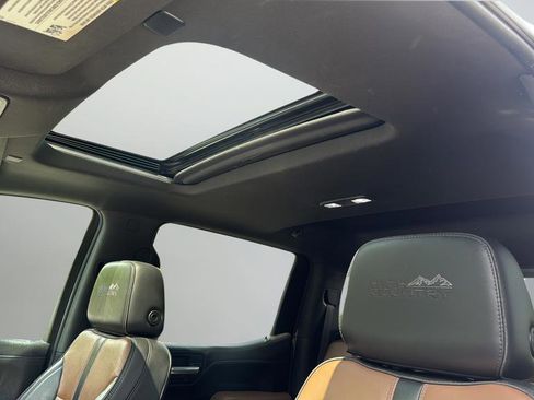 Used 2020 Chevrolet Silverado 1500 High Country w/ Technology Package image 17