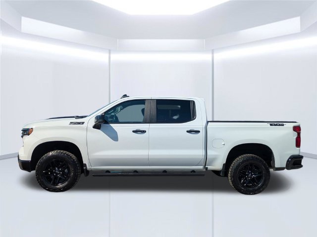 Used 2024 Chevrolet Silverado 1500 LT Trail Boss w/ Convenience Package II AWD/4WD image 2