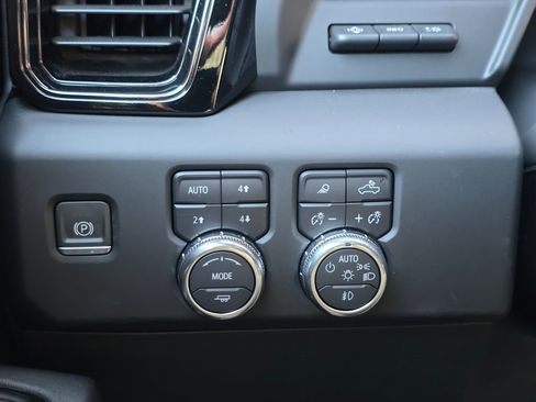 Used 2024 GMC Sierra 1500 AT4 w/ Technology Package image 27