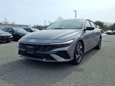 Certified 2025 Hyundai Elantra Sport image 7