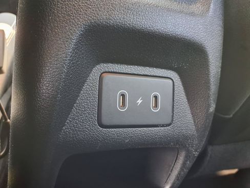 Used 2025 Hyundai Venue SEL FWD image 21