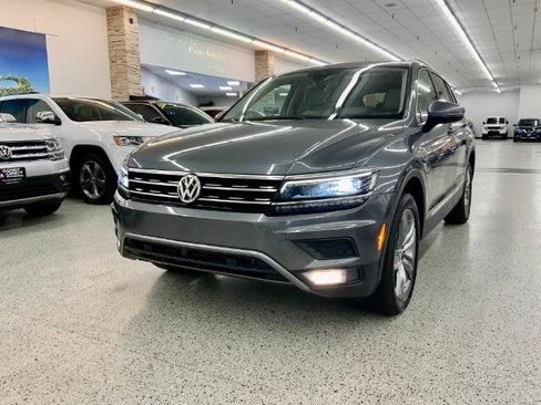 Used 2019 Volkswagen Tiguan SEL Premium AWD/4WD image 2