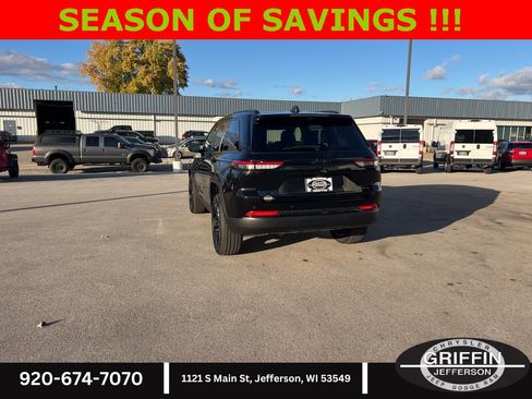 New 2025 Jeep Grand Cherokee Limited w/ Luxury Tech Group II image 15