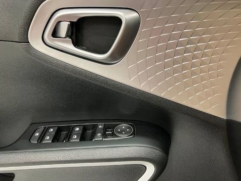 Used 2023 Kia Soul S FWD image 25