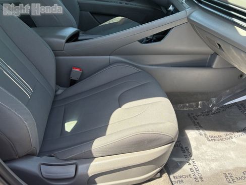 Used 2025 Hyundai Elantra SEL FWD image 31