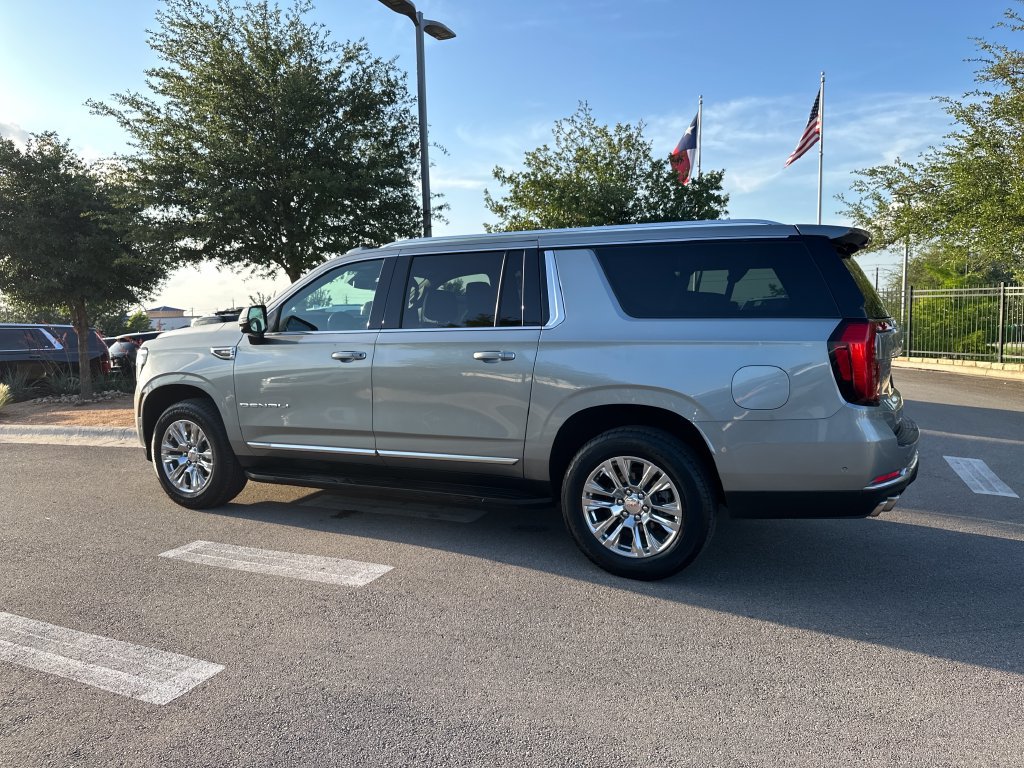 Used 2025 GMC Yukon XL Denali AWD/4WD image 6