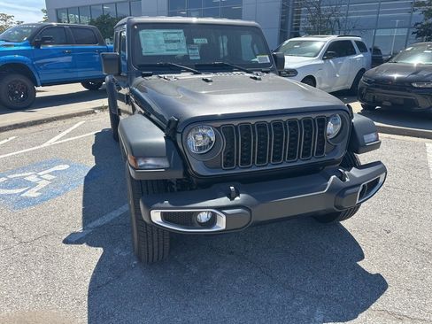 New 2025 Jeep Gladiator Sport image 8