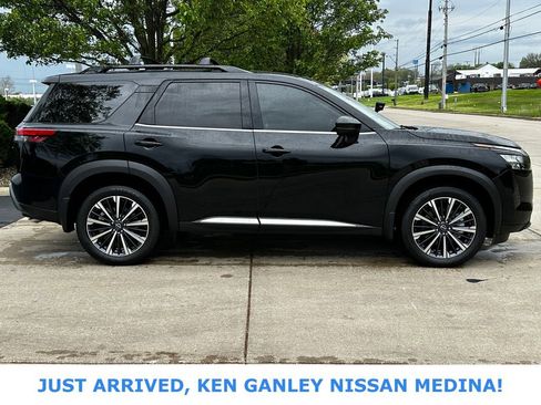 Certified 2026 Nissan Pathfinder Platinum w/ Cargo Package AWD/4WD image 2