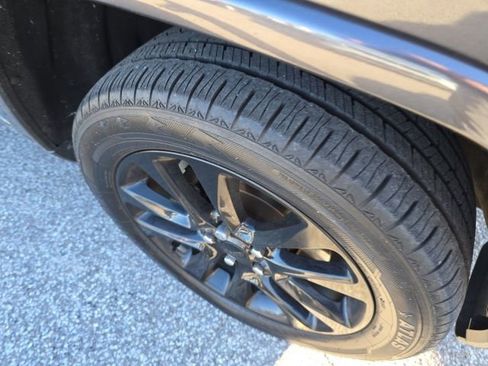 Used 2021 Jeep Grand Cherokee Laredo X image 4