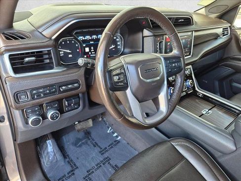Used 2021 GMC Yukon Denali w/ Denali Premium Package AWD/4WD image 13
