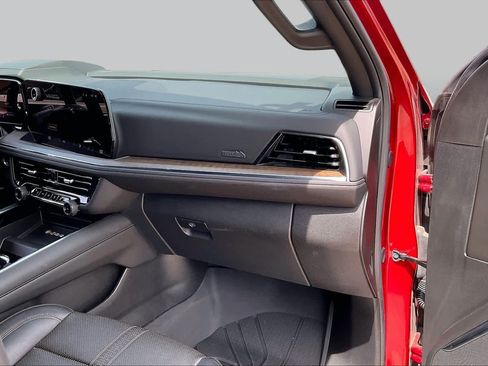 Used 2025 Chevrolet Tahoe High Country AWD/4WD image 40