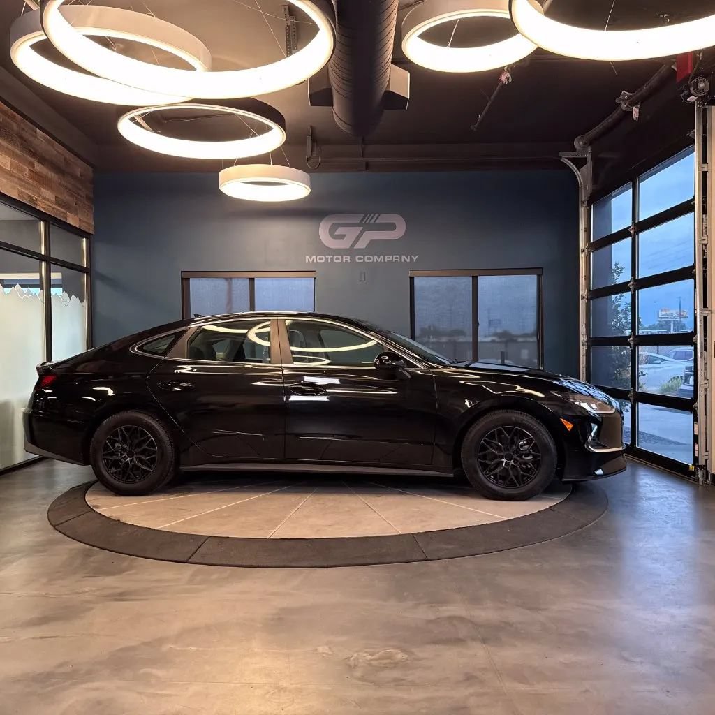 Used 2020 Hyundai Sonata SE FWD image 2