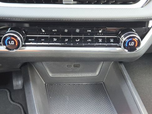 New 2026 Chevrolet Equinox LT w/ Convenience Package II image 13