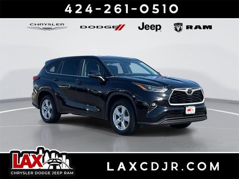 Used 2023 Toyota Highlander LE image 1