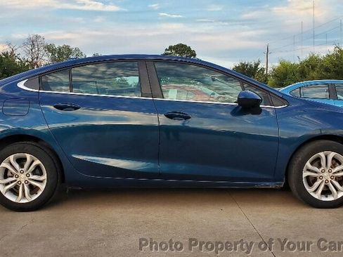 Used 2019 Chevrolet Cruze LT image 11