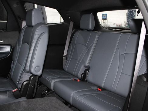 Used 2023 Buick Enclave Essence w/ Sport Touring Edition image 40