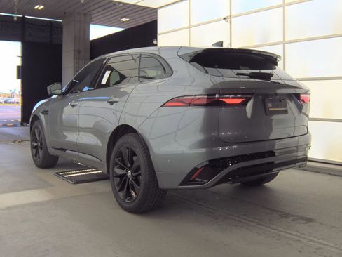 Used 2025 Jaguar F-PACE R-Dynamic S image 11