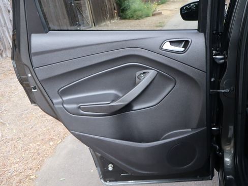 Used 2017 Ford Escape SE image 24