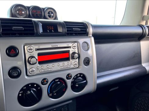 Used 2014 Toyota FJ Cruiser 4WD w/ Convenience Package image 35