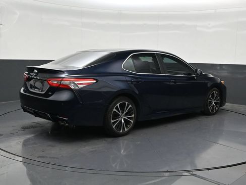 Used 2018 Toyota Camry SE w/ Moonroof Package FWD image 5
