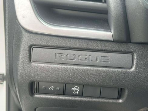 Used 2023 Nissan Rogue S AWD/4WD image 19