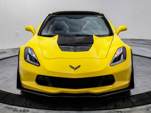 Used 2015 Chevrolet Corvette Z06 w/ 3LZ Preferred Equipment Group RWD image 39