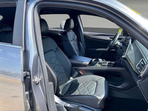 Used 2025 Volkswagen Atlas Cross Sport SE AWD/4WD image 33