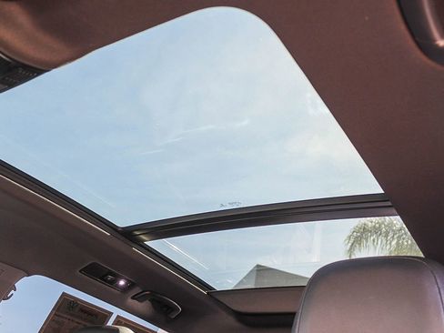 Used 2022 Volkswagen Tiguan SE R-Line image 26