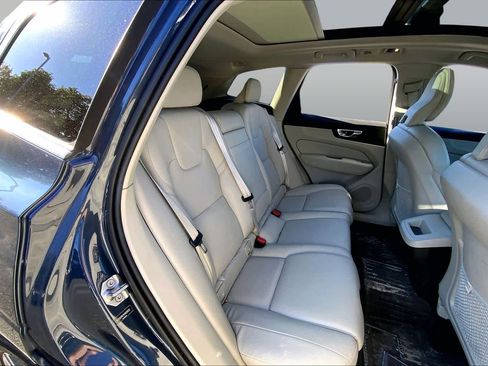 Used 2021 Volvo XC60 T5 Momentum w/ Premium Package AWD/4WD image 20