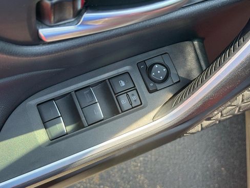Used 2025 Toyota RAV4 XLE AWD/4WD image 16