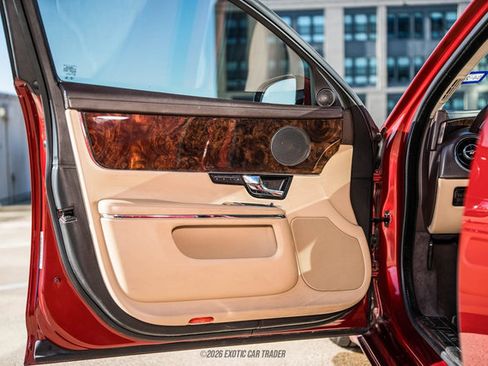 Used 2012 Jaguar XJ image 34