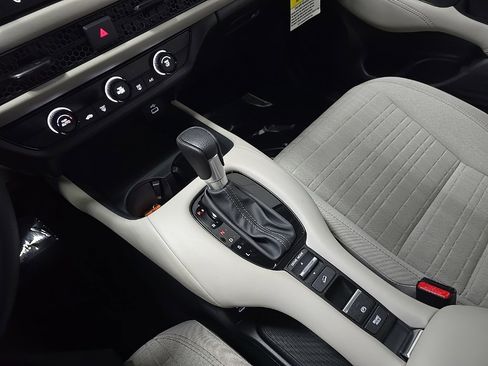 Certified 2025 Honda HR-V LX image 26