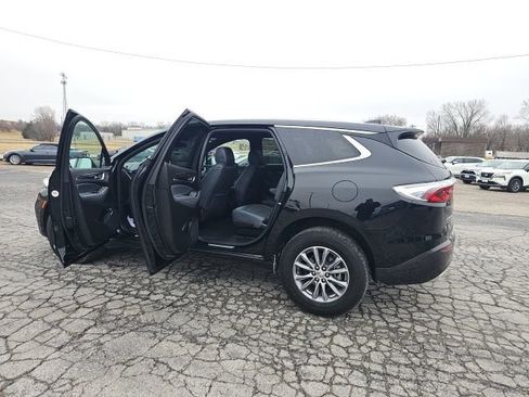 Used 2024 Buick Enclave Essence image 15