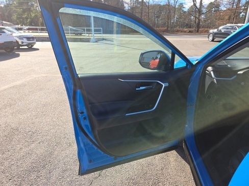 Used 2020 Toyota RAV4 XLE w/ Convenience Package image 9