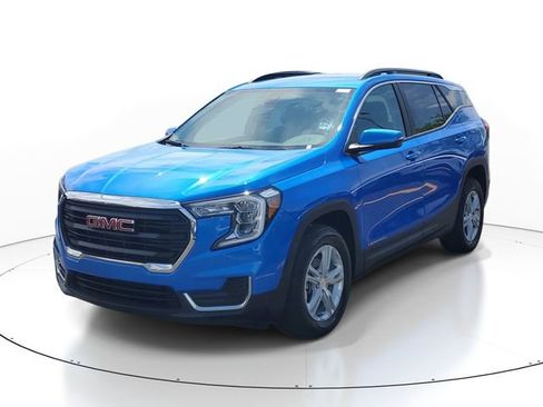 Used 2024 GMC Terrain SLE w/ Driver Convenience Package AWD/4WD image 2