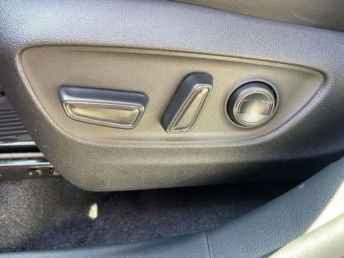 Used 2025 Toyota Highlander XLE AWD/4WD image 19
