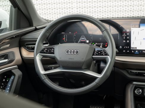 Certified 2025 Audi Q5 Premium w/ Premium Plus AWD/4WD image 9