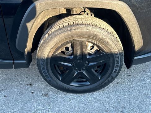 Used 2022 Toyota RAV4 LE image 40