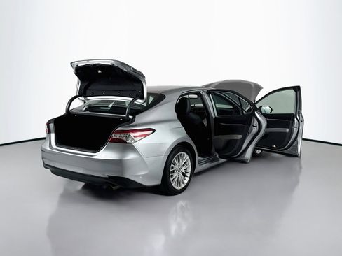 Used 2019 Toyota Camry XLE FWD image 21