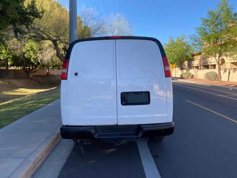 Used 2017 Chevrolet Express 3500 Extended image 5