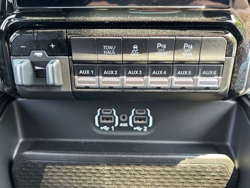 Used 2024 RAM 2500 Laramie w/ Sport Appearance Package image 28